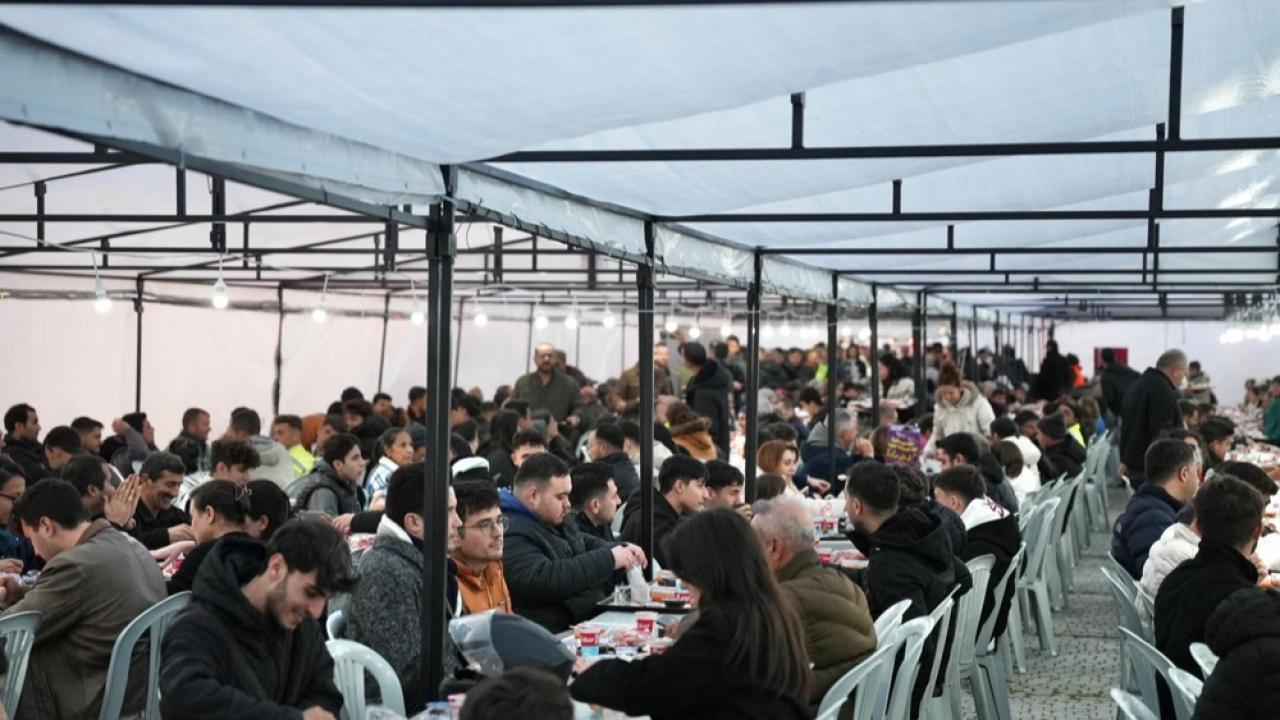 Çeşme’de Ramazan birlikte yaşanıyor: İlk 3 gün yoğun ilgi gördü