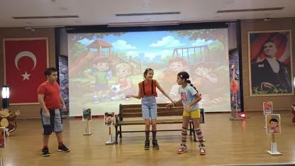 Çiğli’de Minikler Mikroplara Karşı Sahneye Çıktı