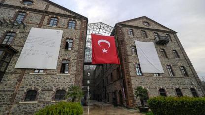 El koyma girişimine en güçlü yanıt: Meslek Fabrikası’na Ata’nın imzaladığı belgenin görselleri asıldı