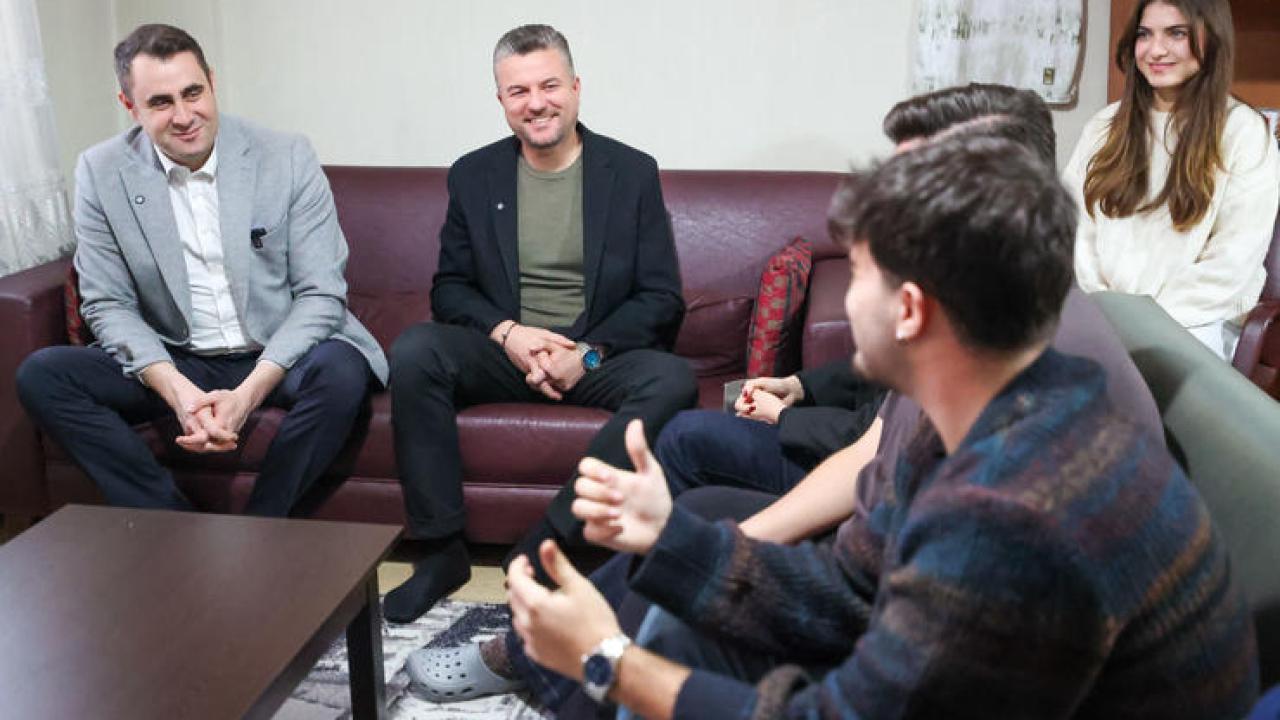 İl Başkanı Güç ve Başkan Duman, iftar sofrasında gençlerin derdini dinledi