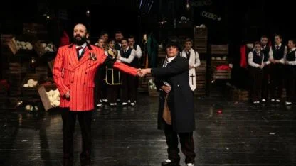 İzmir Şehir Tiyatroları’ndan görkemli prömiyer