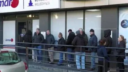 İzmirliler ramazan alışverişi için İZMAR'a yöneldi: 'Dışarıda marketlere girilecek gibi değil'