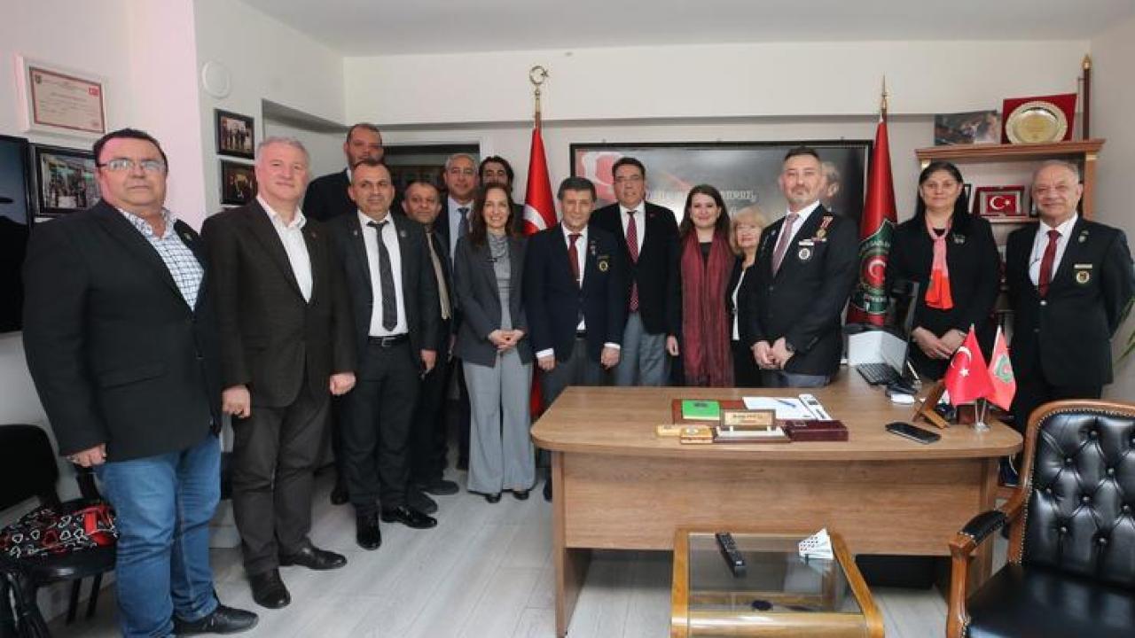 Karşıyaka’da gaziler ve şehit ailelerine anlamlı ziyaret