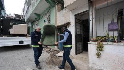 Konak’ta eşya dayanışması: Bağışlar ihtiyaç sahiplerine ulaştırılıyor