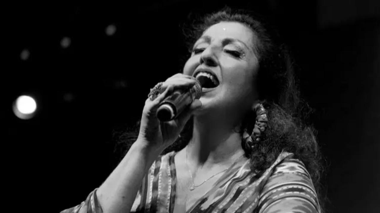 "Rüzgâra Şarkılar Söyle"