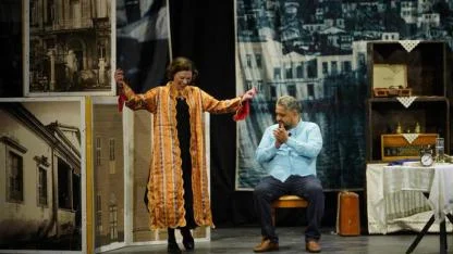 Ayvalık’ta Duygu Dolu Tiyatro Akşamı