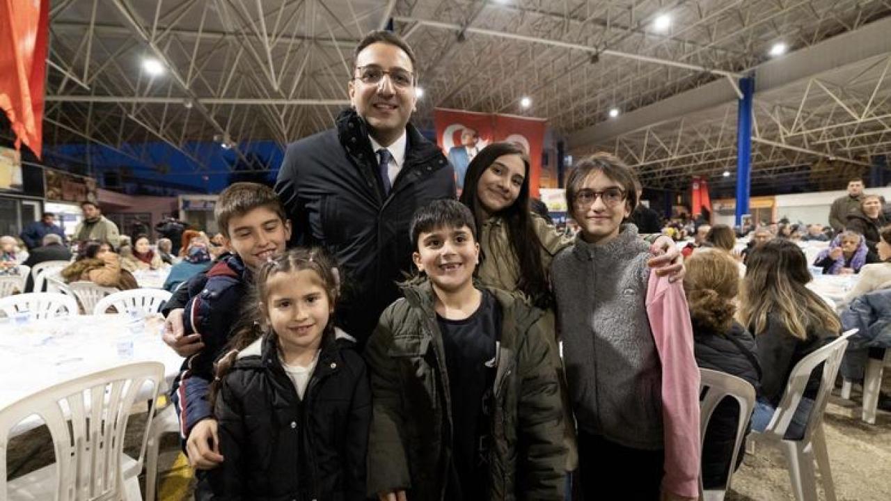 Balçova’da Kadir Gecesi’nde Dayanışma Sofrası Kuruldu