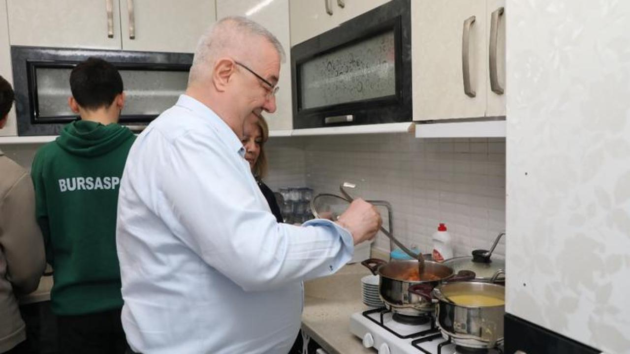 Başkan Ertaş üniversite öğrencilerinin iftar sofrasına konuk oldu