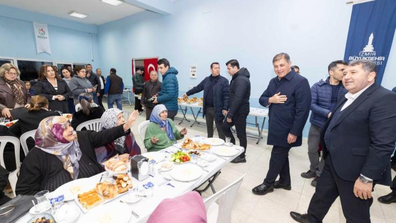 Başkan Tugay iftardan sahura halkın arasında