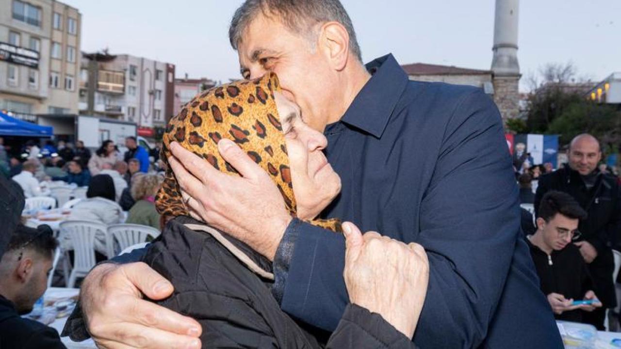 Başkan Tugay: Ne saraylara ne şatafatlı sofralara ihtiyacımız var