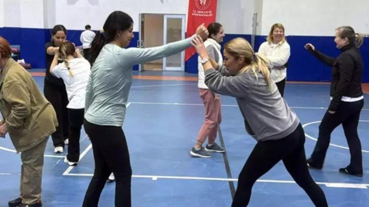 Bodrum'da pilates için gelen kadınlara savunma eğitimi