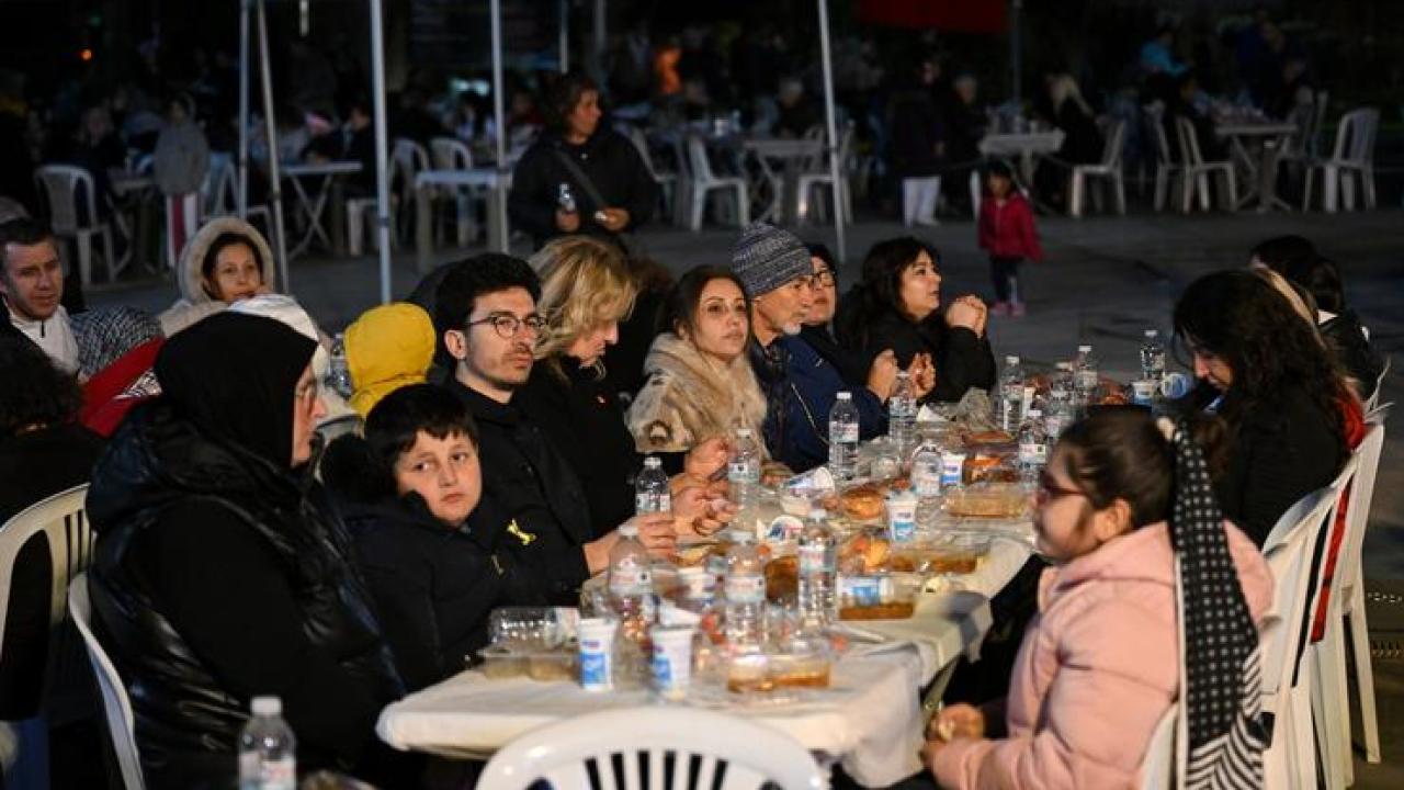 Bornova’da Kadir Gecesi’nde büyük iftar buluşması