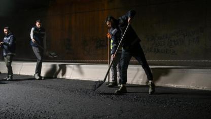 Bornova’da yağmur bitti, asfalt serimi başladı