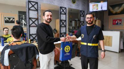 Buca Belediyesi berberleri unutmadı