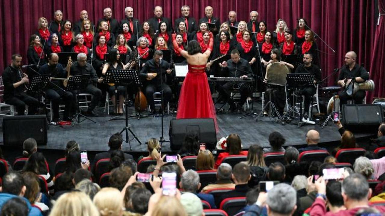 Dayanışmanın Türküsü Bornova’da Yükseldi