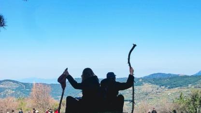 Gençler baharı Efes-Mimas Yolu’nda doğayla karşıladı