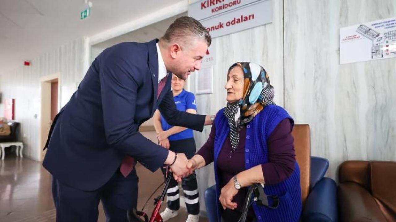 Görkem Duman’dan huzurevine bayram ziyareti