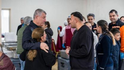 Güzelbahçe Belediyesi şehit ve gazi aileleri için iftar verdi