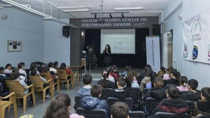 İzmir’de çocuklar iklim için ayakta