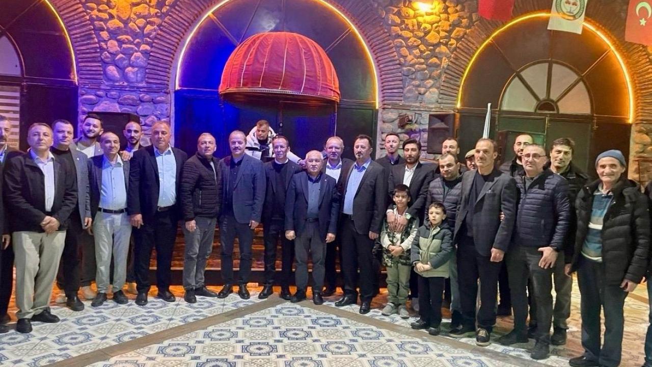 İZMİR’DEKİ KARAMANCALILARDAN İFTAR SOFRASINDA BÜYÜK BULUŞMA.