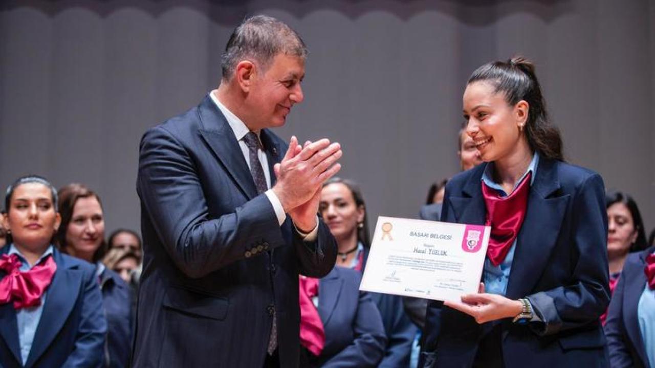 İzmir’in kadınlarıyla tam yol ileri