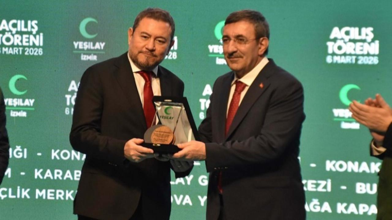 İzmirli İş İnsanı Nazım Torbaoğlu’na Bir Gurur Plaketi de Cevdet Yılmaz’dan