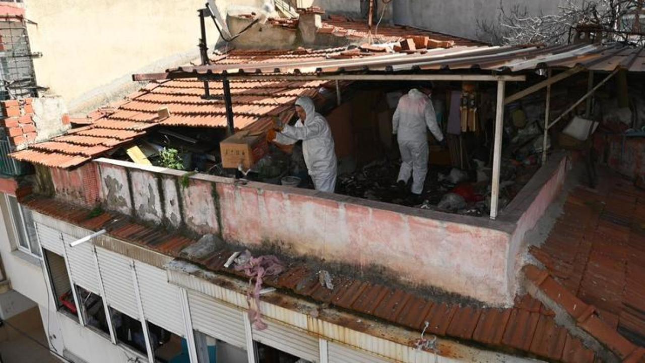 Karabağlar’ da Çöp Ev Tamamen Temizlendi