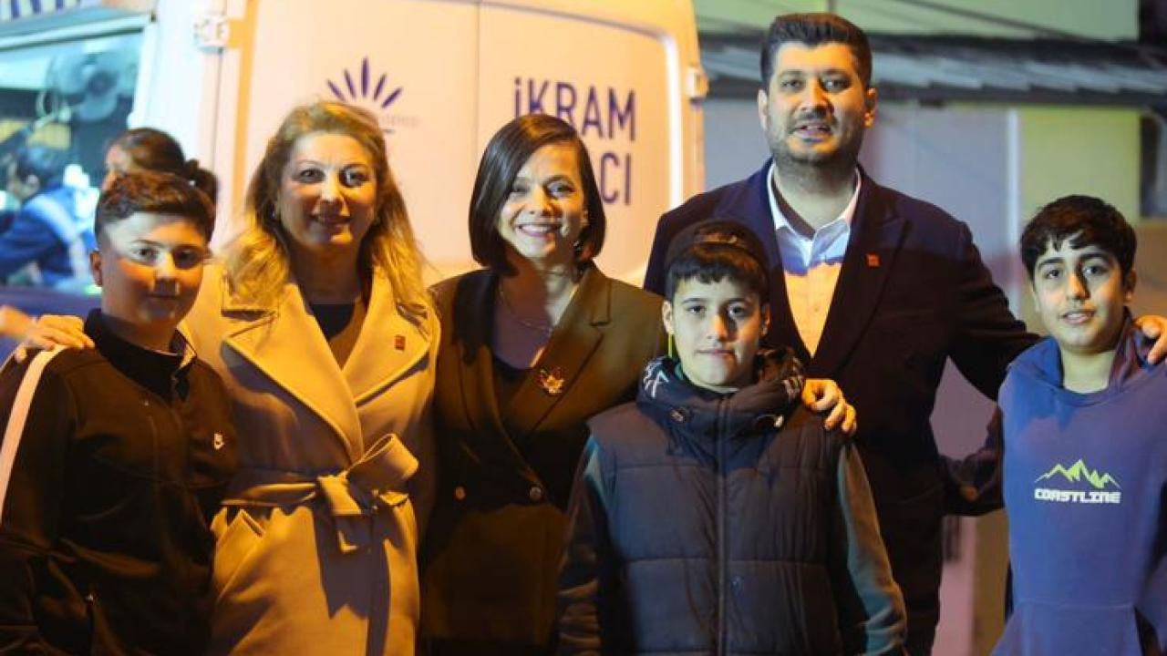 Karabağlar ’daki iftar buluşmasına CHP Kadın Kolları Genel Başkanı Asu Kaya konuk oldu