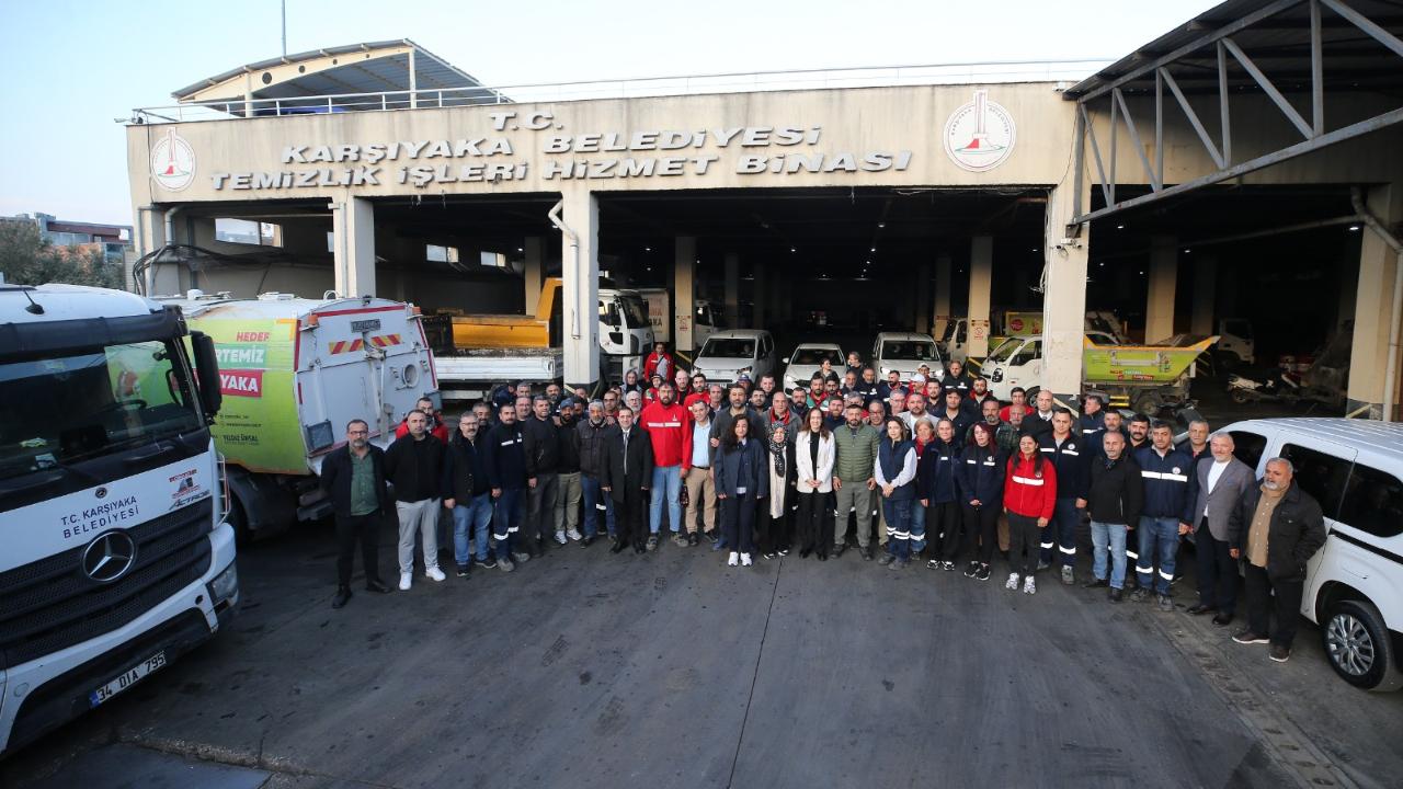 Karşıyaka Belediye Başkanı Yıldız Ünsal personeliyle bayramlaştı