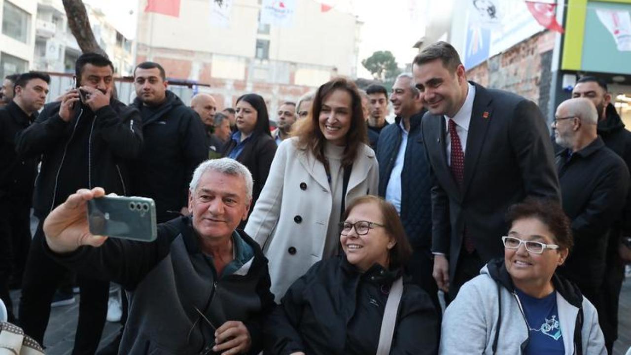 Karşıyaka Çarşı’ya dev sofra: 5 bin kişi iftarda buluştu!