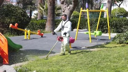 Konak’ın parkları bayrama çiçek gibi hazırlandı