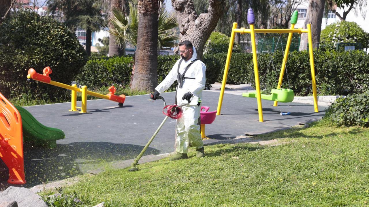 Konak’ın parkları bayrama çiçek gibi hazırlandı