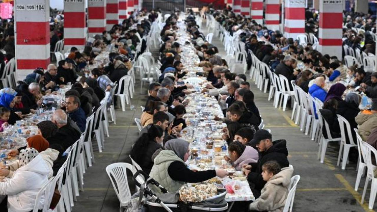 Manisa Büyükşehir Belediyesinin İftar Sofrası Soma’da Kuruldu