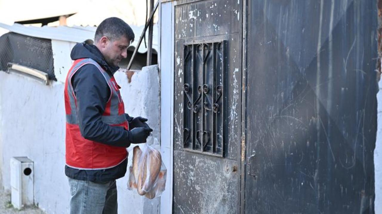 Manisa Büyükşehir’den Dayanışma Sofraları: 10 Bin Kişiye Sıcak Yemek