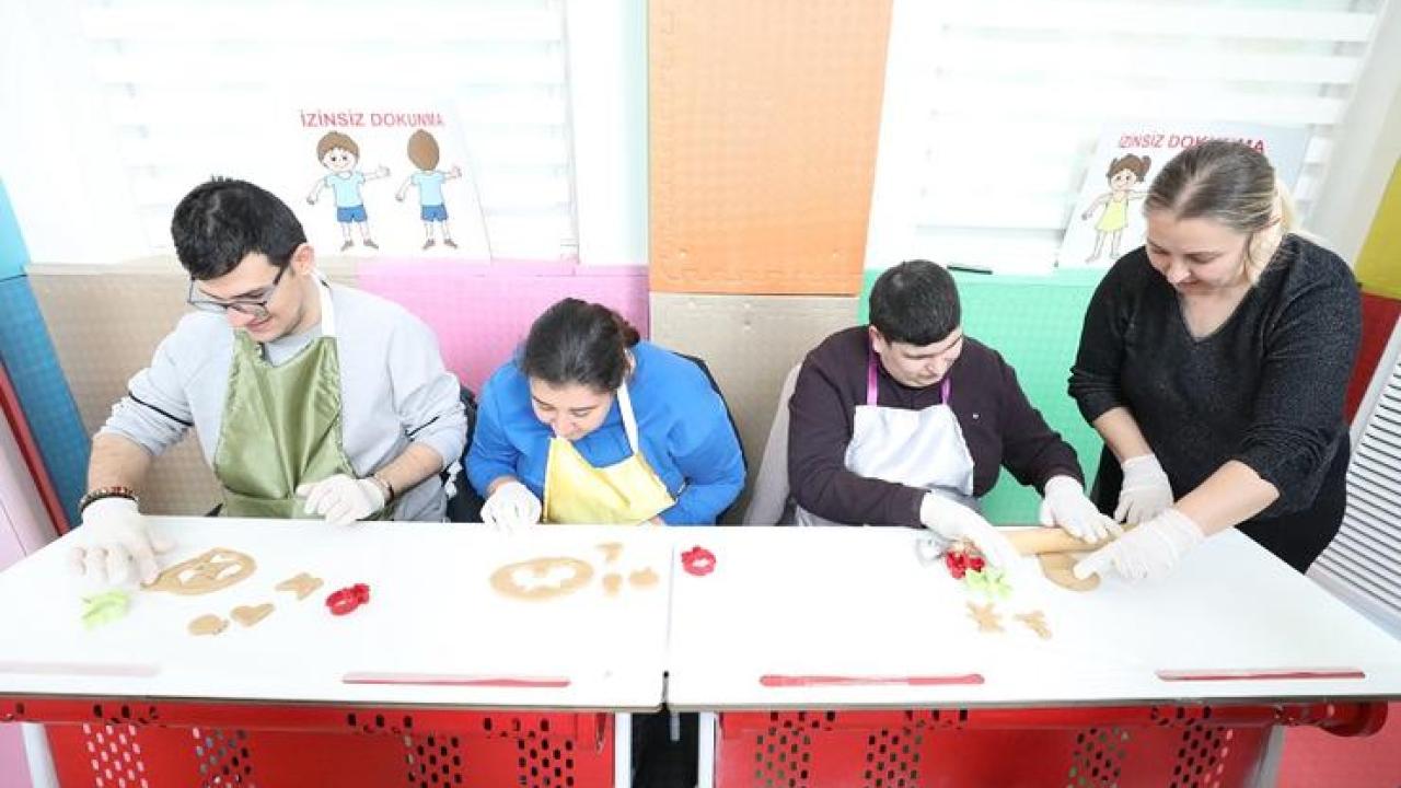 Menderes’in Engelsiz Evi’nde Kurabiye Etkinliği