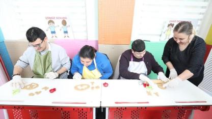 Menderes’in Engelsiz Evi’nde Kurabiye Etkinliği