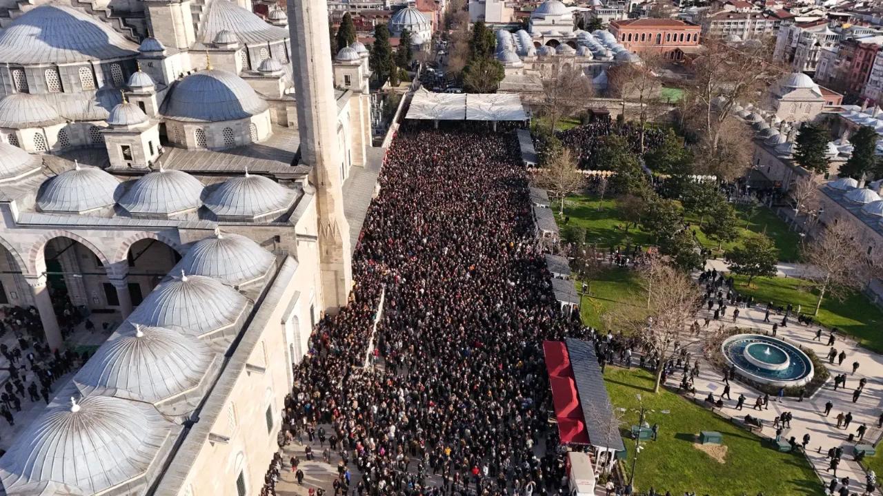 Türk Tarihçiliğinin Çınar Altındaki Son Yolculuğu: İlber Ortaylı Hocasına Kavuşuyor