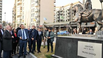 Ümit Özdağ Abide-i Hürriyet Meydanı’na övgü: “Böyle bir yeri görmekten büyük mutluluk duydum.”