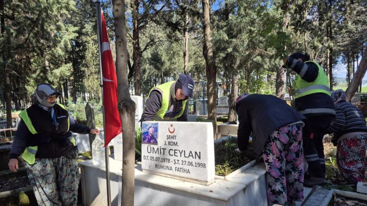 Yoğun Yağışların Ardından Şehitliklerde Hummalı Çalışma