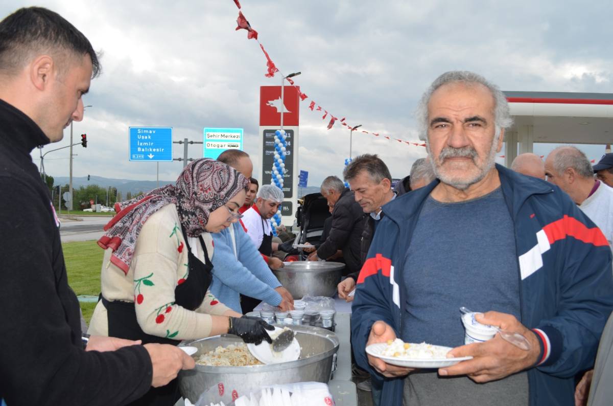GEDİZ BELEDİYESİ’NE AİT AKARYAKIT İSTASYONU HİZMETE GİRDİ, İLK POMPA BAŞKANDAN