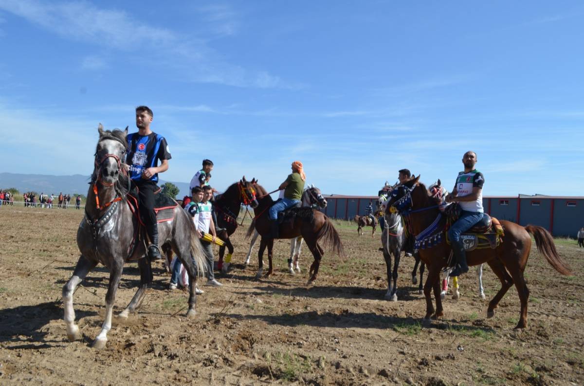 MANİSA SELENDİLİLER DERNEĞİ’NDEN UNUTULMAZ KEŞKEK VE CİRİT ŞÖLENİ