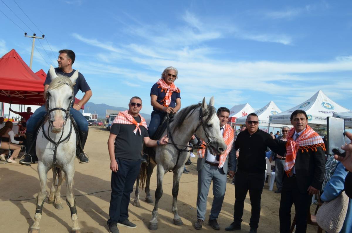 MANİSA SELENDİLİLER DERNEĞİ’NDEN UNUTULMAZ KEŞKEK VE CİRİT ŞÖLENİ