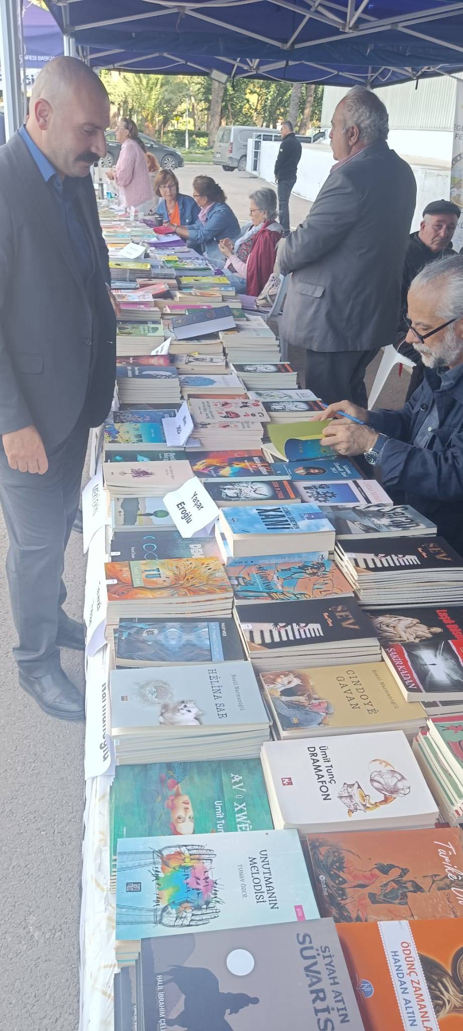 KİTAP FUARI'NDA AĞRI RÜZGARI