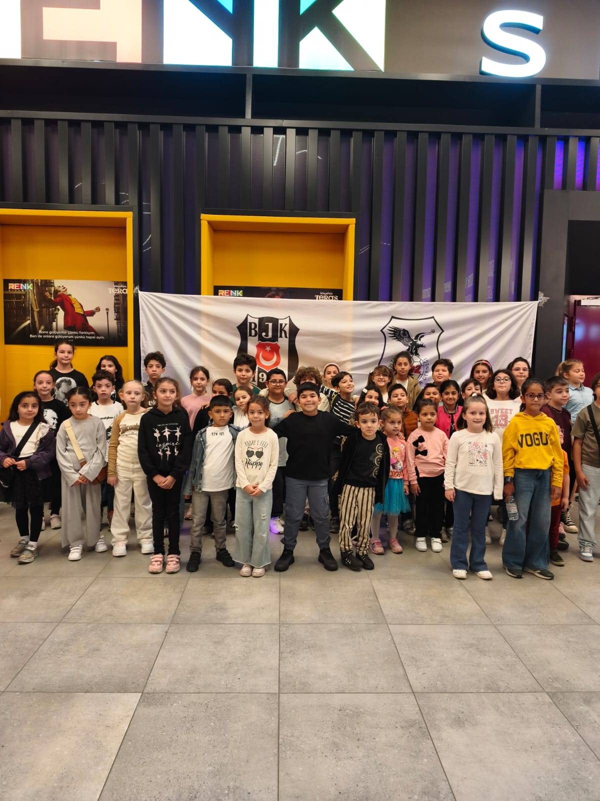 İzmir Beşiktaşlılar 10 Kasım'ı Çocuklarla Birlikte Andı