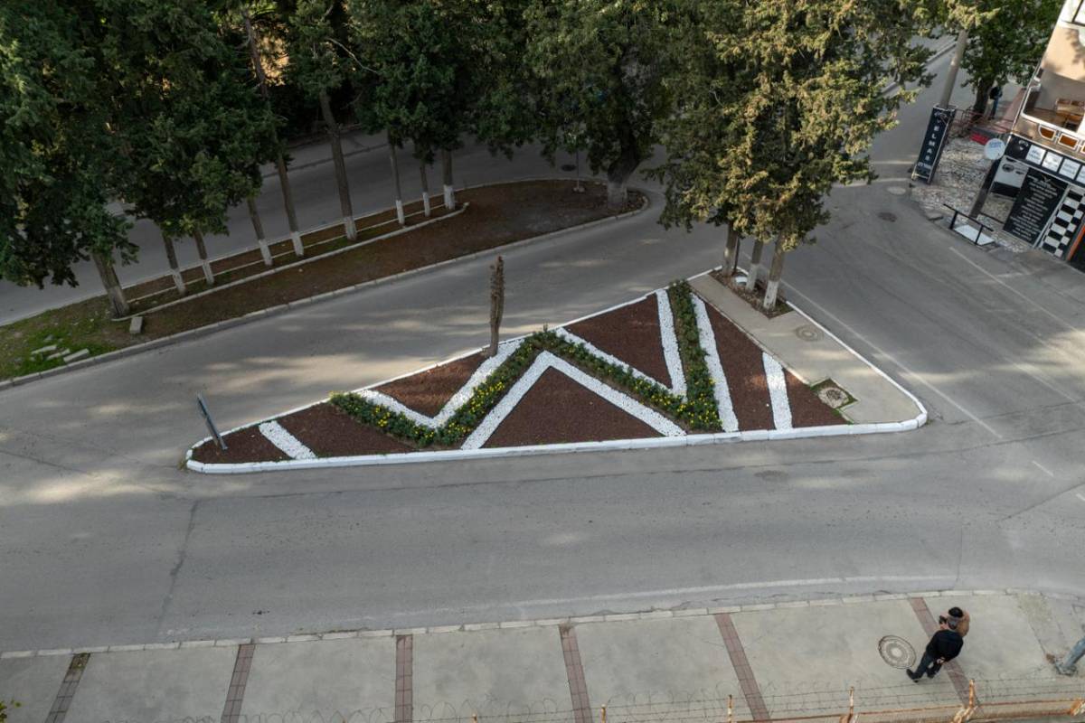 Buca’da az su isteyen bitkilerle yeşil alanlarda büyük dönüşüm