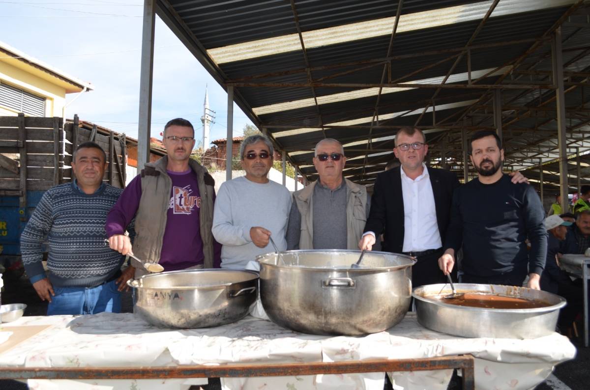 BİNLERCE KİŞİ GÖRDES GÜNEŞLİ’DE YAPILAN GÖNÜL SOFRASINDA BİRARAYA GELDİ