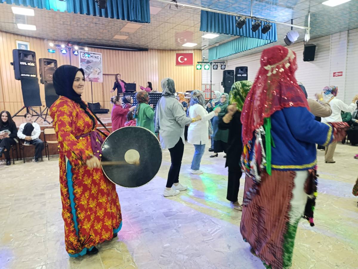 SİMAV’DA DÜZENLENEN ÜÇ ETEK (YIRIKLI) GECESİ MUHTEŞEMDİ, İLÇEDE KADINLAR YENİ BİR AKIM BAŞLATTI