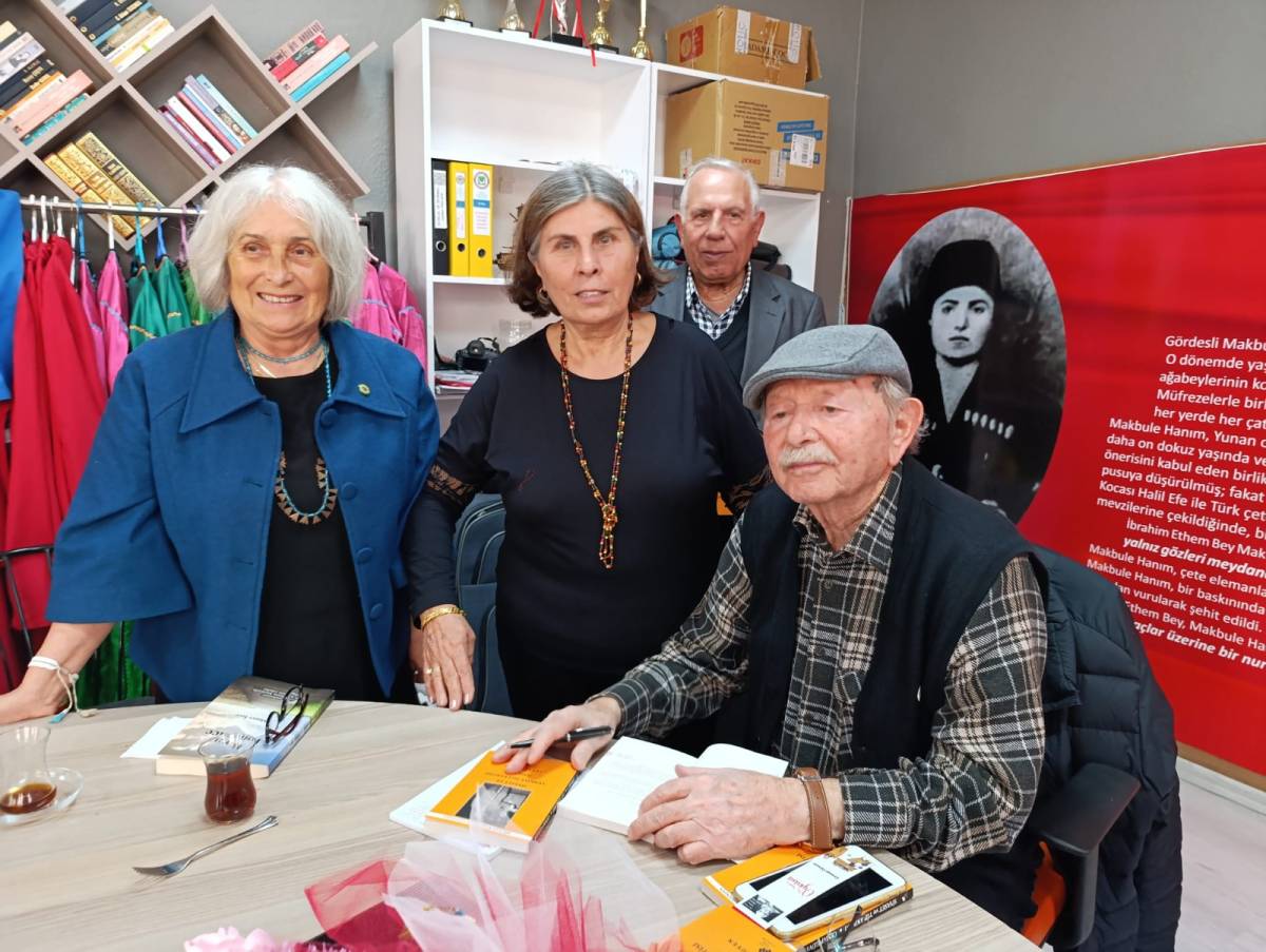 GÖRDES KÜLTÜR VE DOĞA DERNEĞİ YAZARLARA İMZA VE SÖYLEŞİ GÜNÜ DÜZENLEDİ