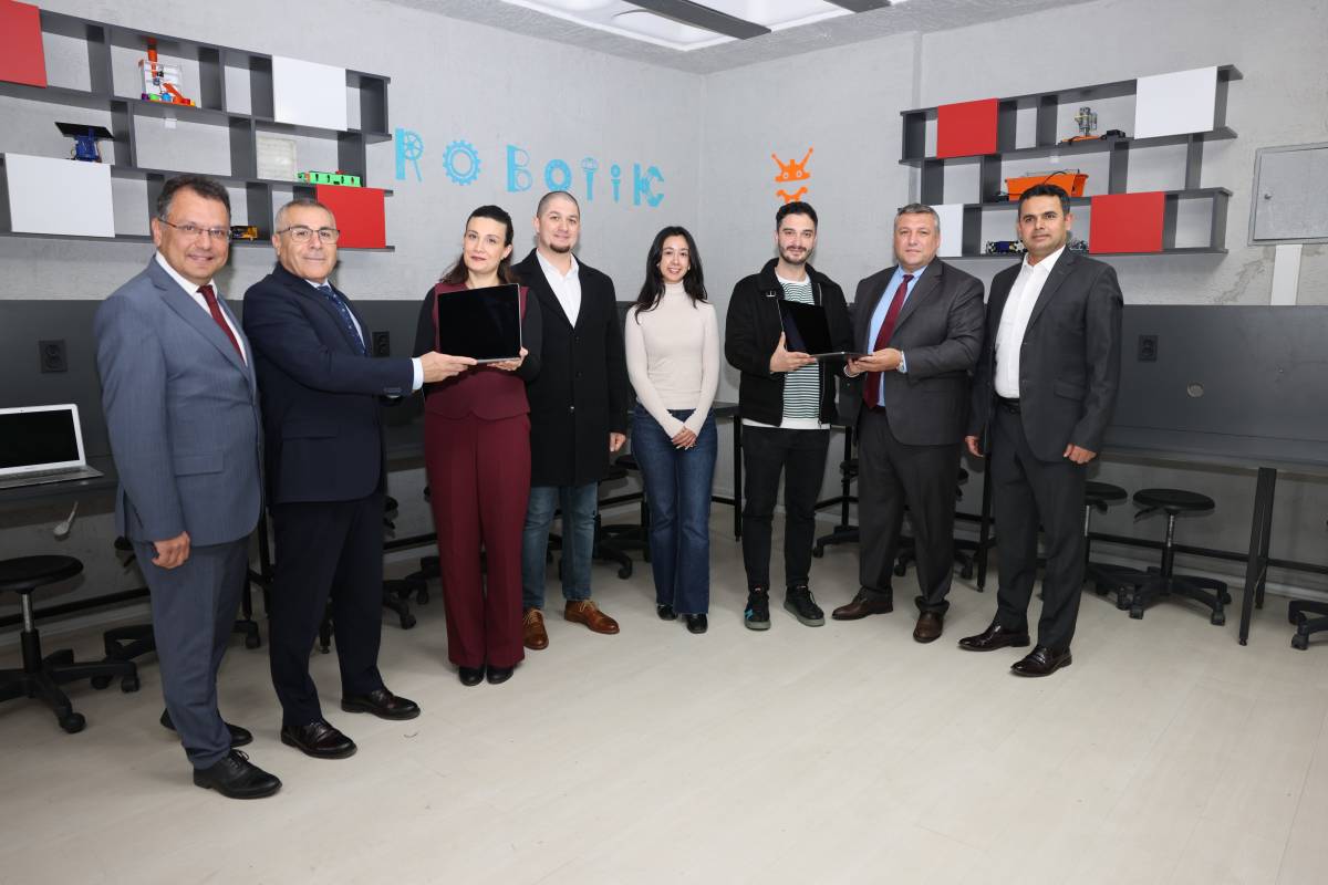 OKUL-SANAYİ İŞ BİRLİĞİYLE OKULLARA BİLGİSAYAR BAĞIŞI YAPILIYOR