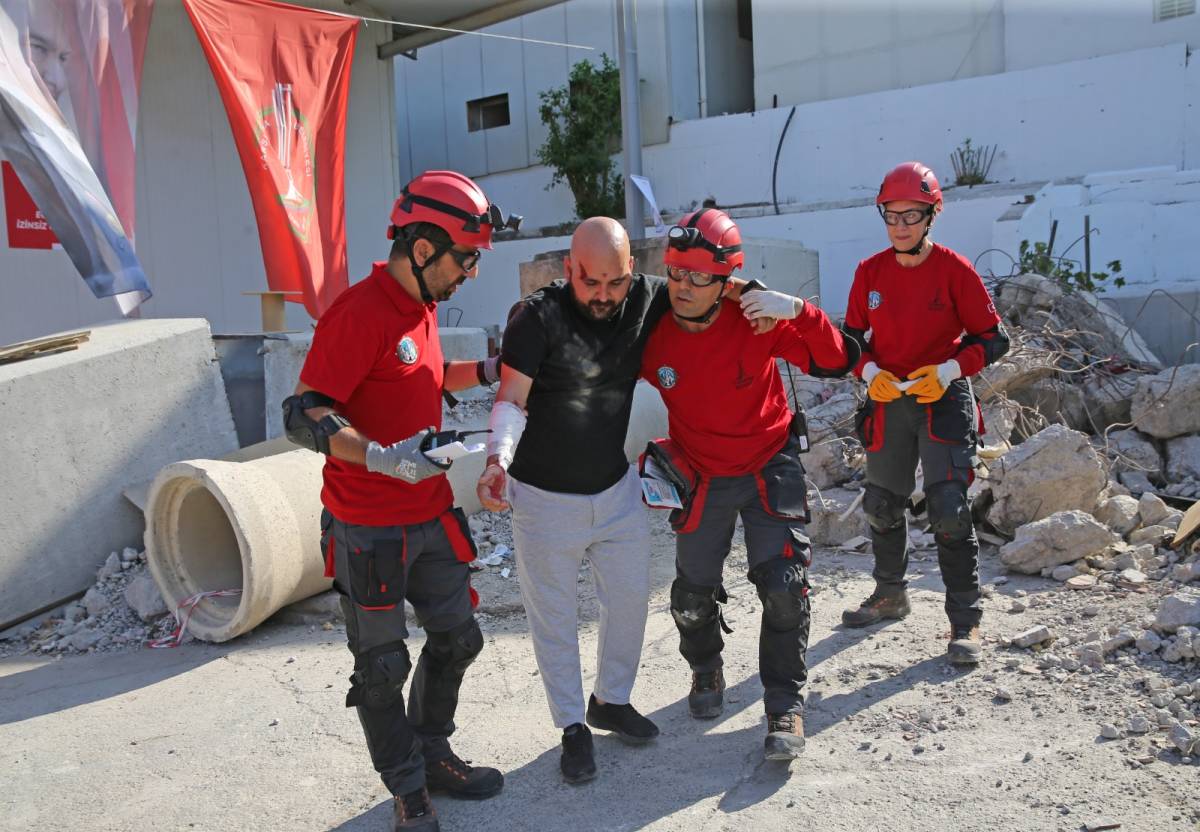 Karşıyaka’nın Arama Kurtarma Ekibi eğitimlerini tamamladı